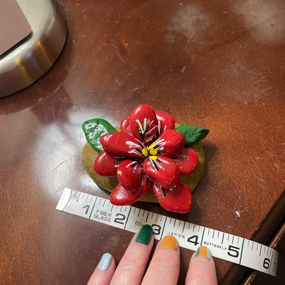 Hand crafted painted natural rock red flower green leaves 4x3 inches poinsettia - Picture 11 of 12